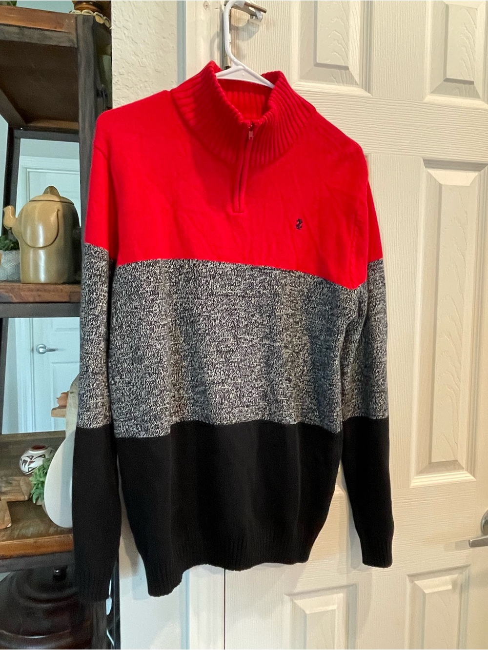 Izod 1/4 Zip long sleeve mock Neck Contrasting Red Gray Black Knit pullover